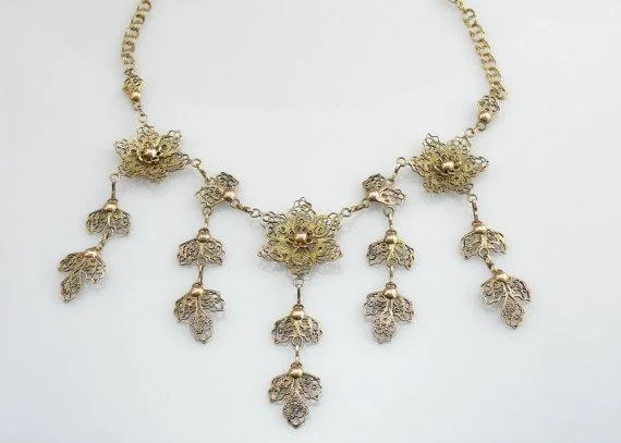 Ladies necklaces punk vibes-Vintage Floral Gold Filigree Festoon Necklace