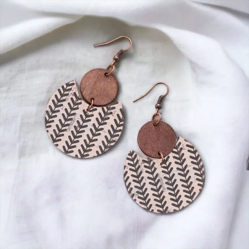 Ladies earrings geometric patterns-Leaf Pattern Round Drop Earrings