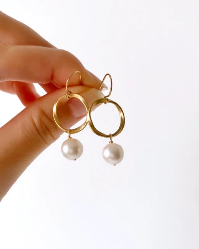 Ladies earrings age suitability-Pearl Round Earrings