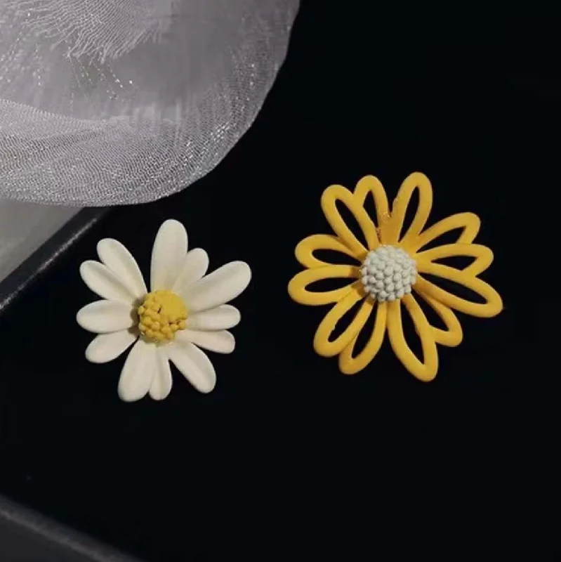 Ladies earrings punk vibes-Beautiful Yellow and White Mismatched Flower Stud Earrings