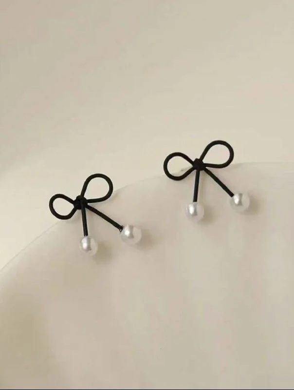 Ladies earrings office elegance-Beautiful Black Bowknot Stud Earrings