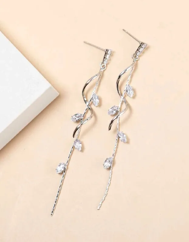 Ladies earrings size guide-Beautiful Silver Leaf Drop Earrings